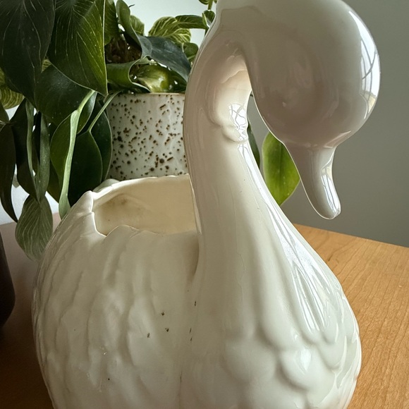 Adorable White Swan Planter - Picture 3 of 4